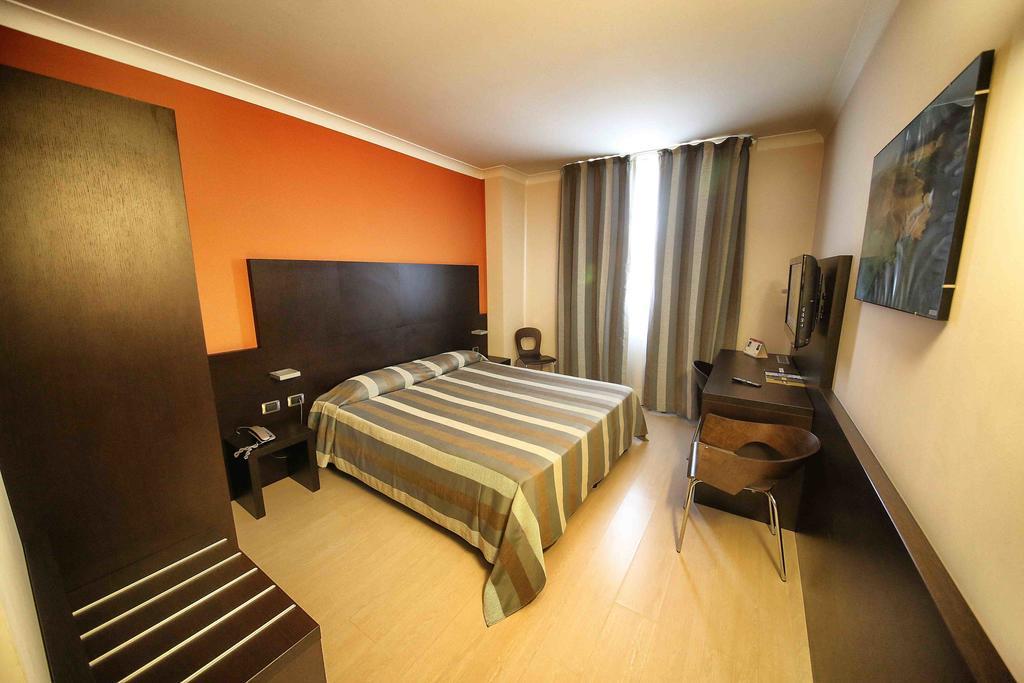 Vercelli Palace Hotel Экстерьер фото